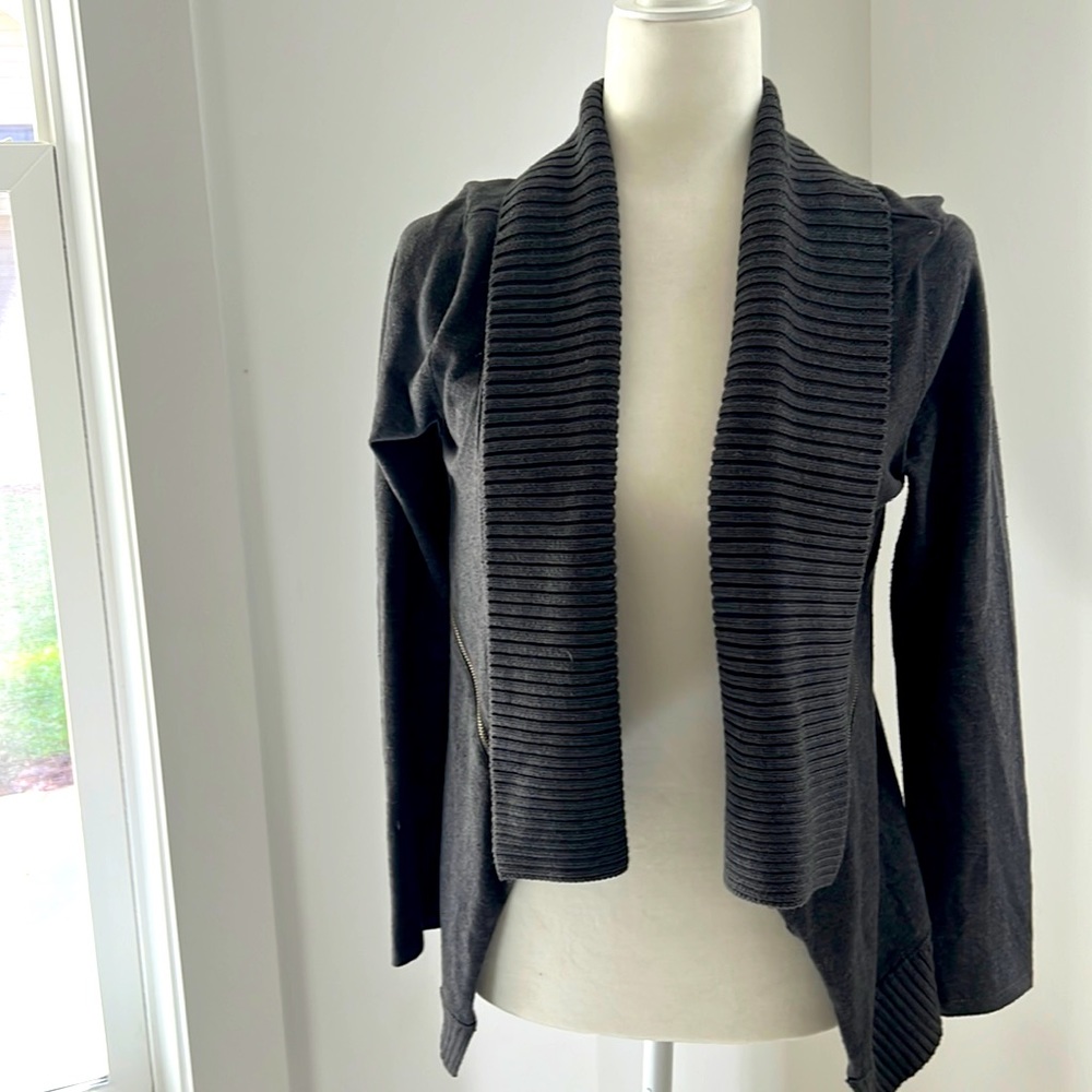 Pixley Grey cardigan / zipper detail